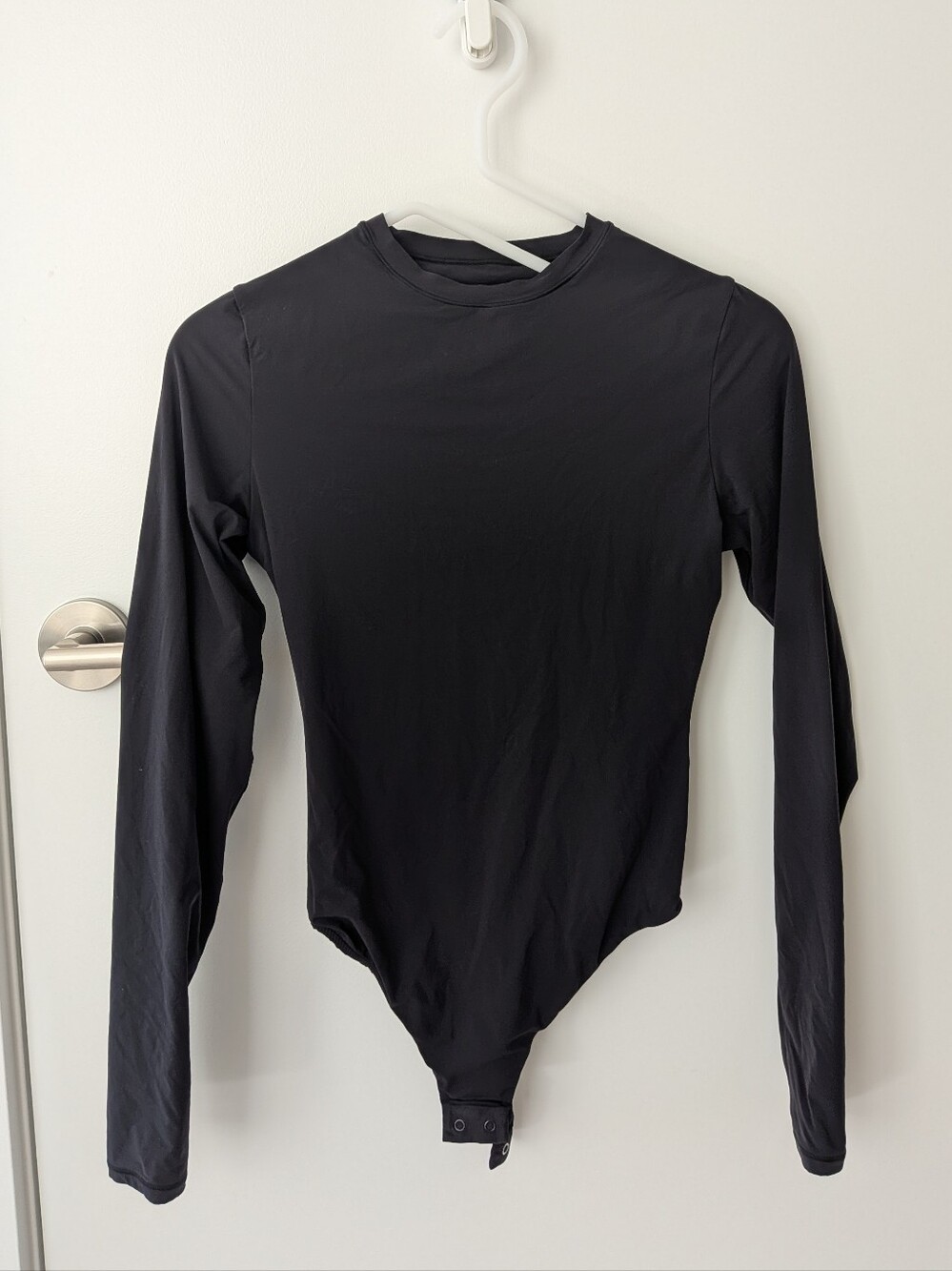 SKIMS FITS EVERYBODY LONG SLEEVE CREW NECK BODYSUIT - M